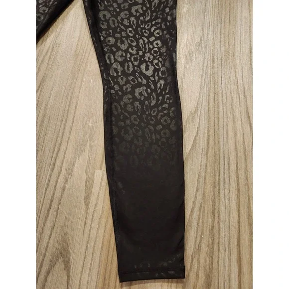 Athletic Works Animal Print‎ Embossed Legging Women's NWOT Size Large Black - Picture 2 of 6